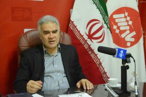 استاندار در حال پیگیری مشکل کارخانه دستکش حریر/ کارخانه تعطیل نشده به حالت تعلیق درآمده است استاندار در حال پیگیری مشکل کارخانه دستکش حریر/ کارخانه تعطیل نشده به حالت تعلیق درآمده است