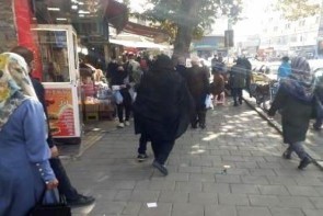 پرسه مرگ در خیابان های ارومیه / بی توجهی مردم به بحران کرونا پرسه مرگ در خیابان های ارومیه / بی توجهی مردم به بحران کرونا