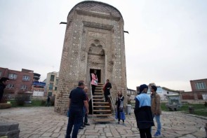 گردشگران با فاصله اجتماعی بیایند