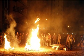 10 اکیپ آتش نشانی در نقاط حساس شهر در آماده باش هستند/ تمامی مرخصی های کارکنان امروز ملغی شده است تمامی مرخصی های کارکنان امروز ملغی شده است
