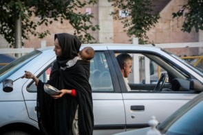 مقابله با تکدی گری نیازمند عزم جدی از سوی مسئولان شهری می باشد مقابله با تکدی گری نیازمند عزم جدی از سوی مسئولان شهری می باشد