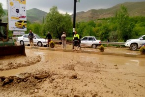 مشکلات ناشی ناشی از سیل روز گذشته در تمامی محورها رفع شده است مشکلات ناشی ناشی از سیل روز گذشته در تمامی محورها رفع شده است