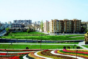 توسعه صنعت گردشگری در گرو حمایت از سرمایه گذاران است توسعه صنعت گردشگری نیازمند حمایت از سرمایه گذاران دارد