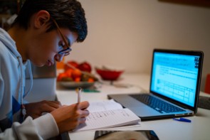 اختلالات اینترنتی در فصل امتحانات دانش آموزان را کلافه کرد اختلالات اینترنتی در فصل امتحانات دانش آموزان را کلافه کرد